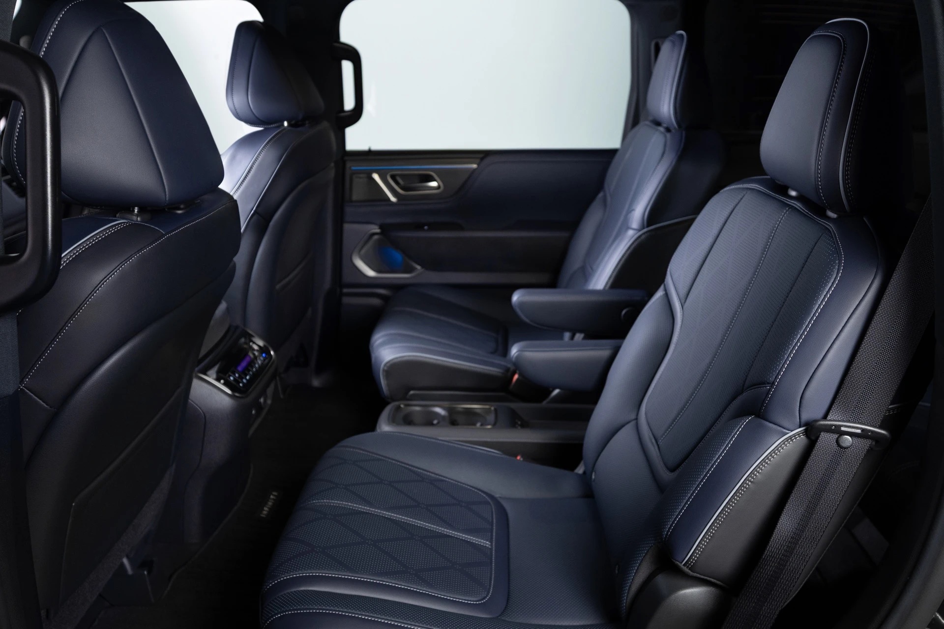 Infiniti_QX80_Sport_14.jpg