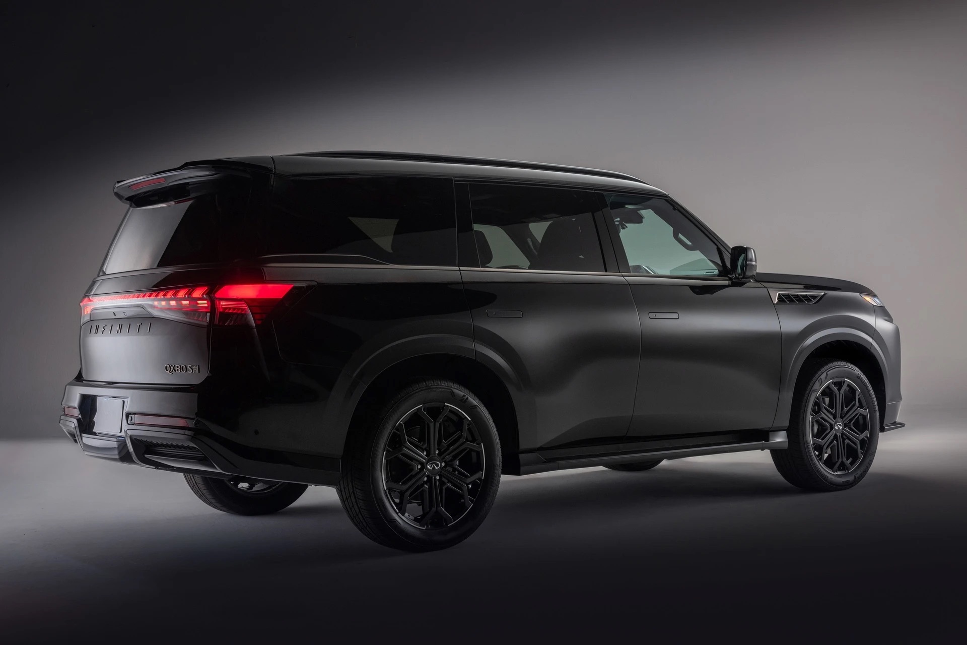 Infiniti_QX80_Sport_2.jpg