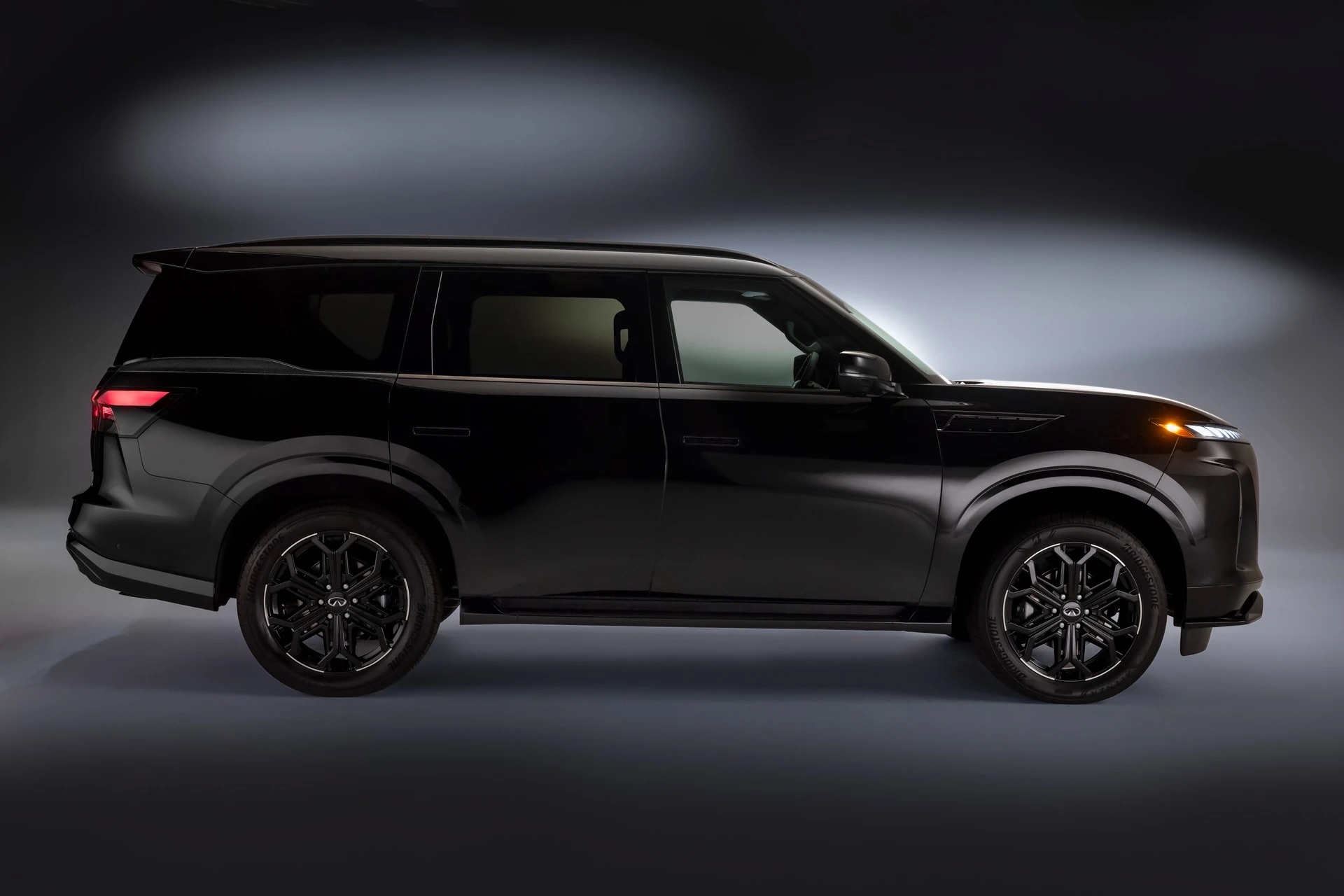 Infiniti_QX80_Sport_5.jpg