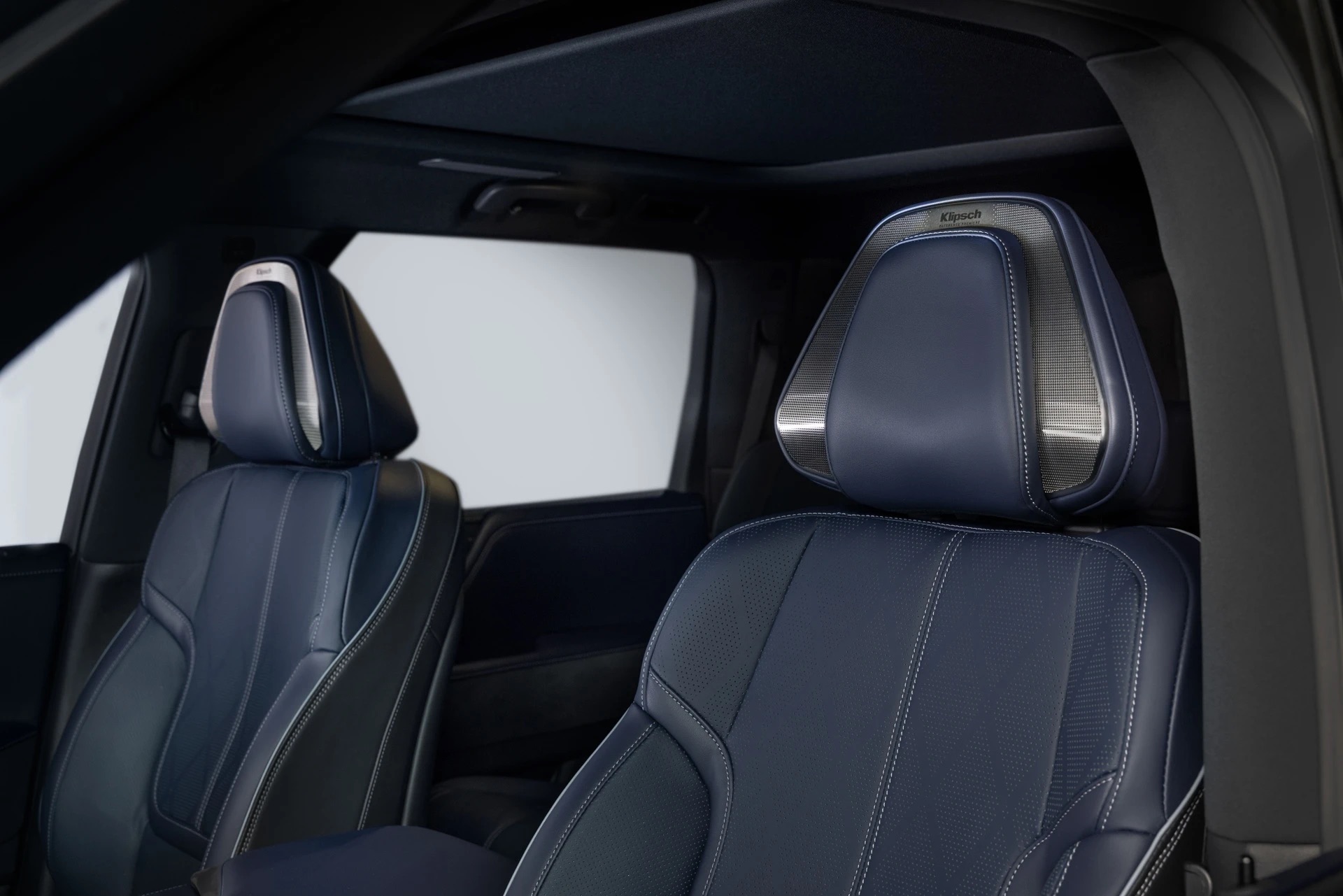Infiniti_QX80_Sport_8.jpg