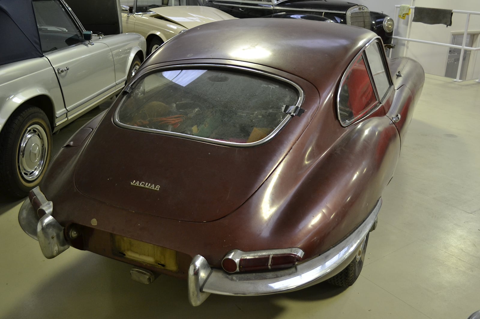 Jaguar E-Type (11).jpg