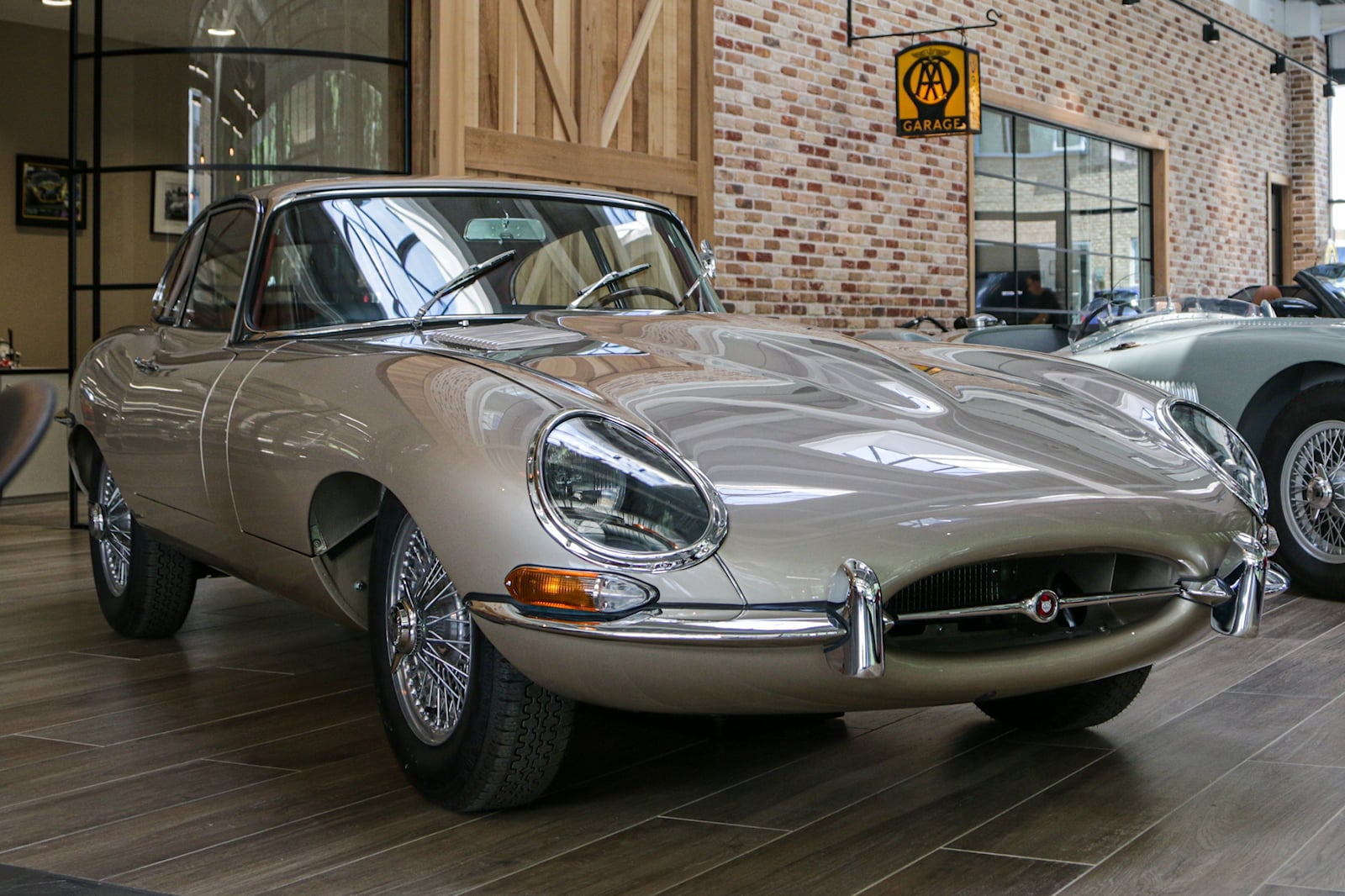 Jaguar E-Type (9).jpg