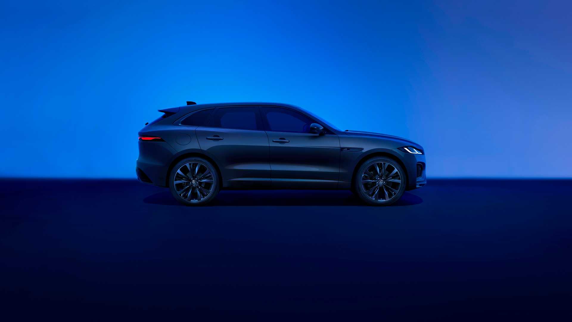 Jaguar F Pace (5).jpg