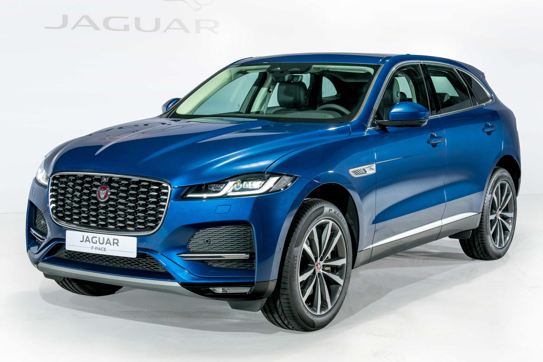 Jaguar F-Pace ngoai that 1.JPG