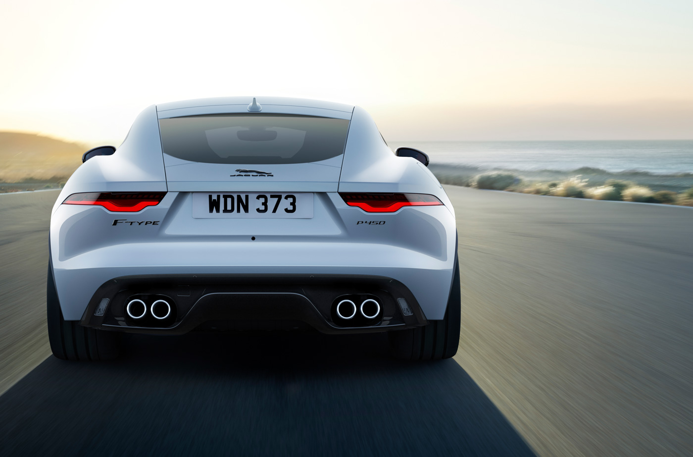 Jaguar-F-Tpye-R-Dynamic-Black-5.jpg