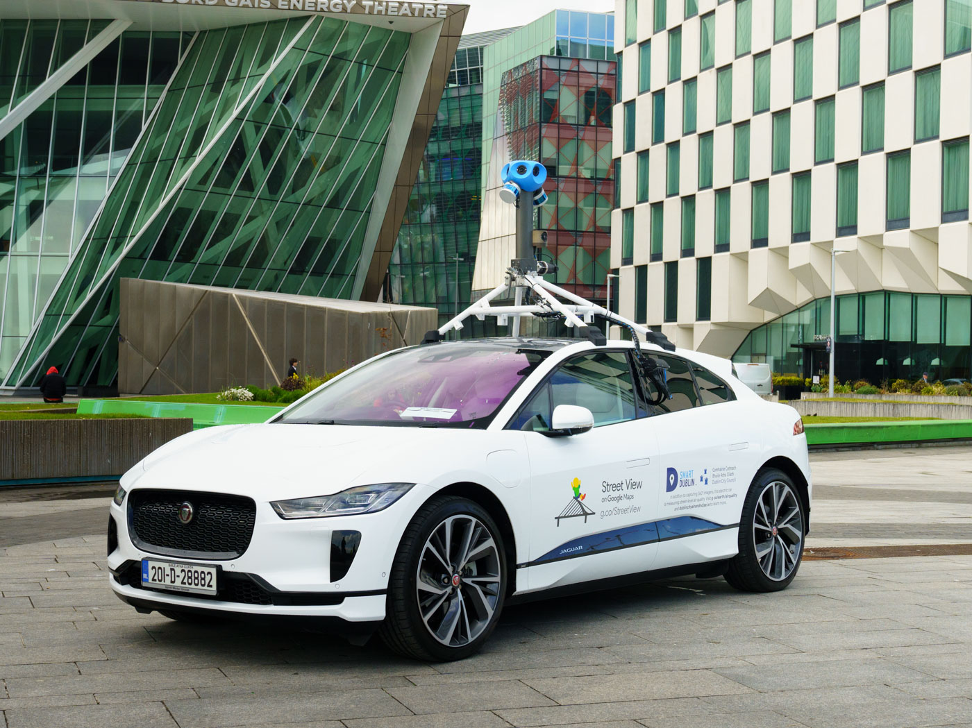 Jaguar-Land-Rover-cùng-Google-đo-chất-lượng-không-khí-với-xe-điện-I-Pace (2).jpg