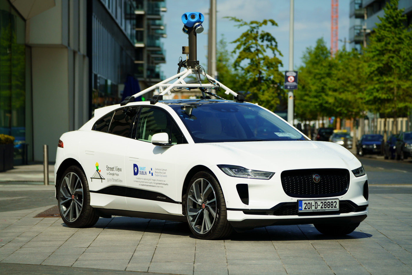 Jaguar-Land-Rover-cùng-Google-đo-chất-lượng-không-khí-với-xe-điện-I-Pace (3).jpg