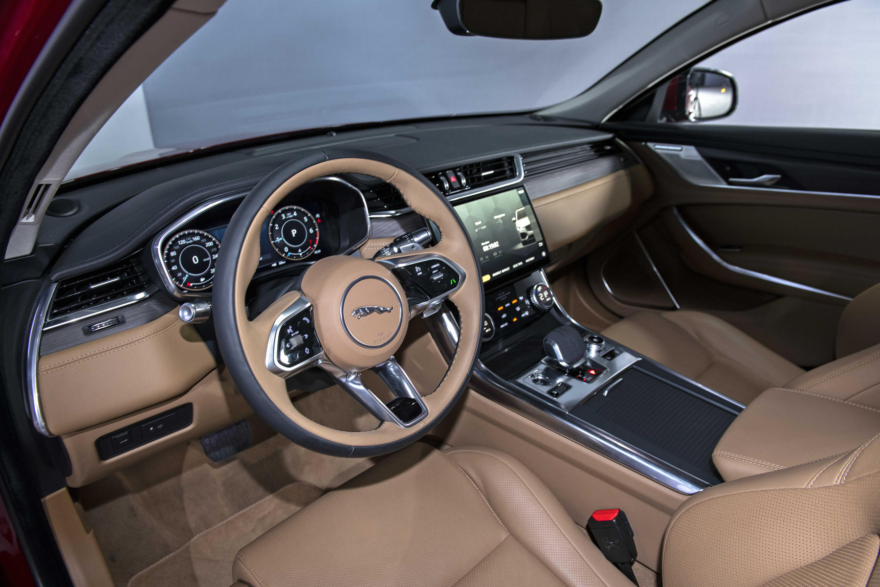 Jaguar XF Noi That 5.JPG