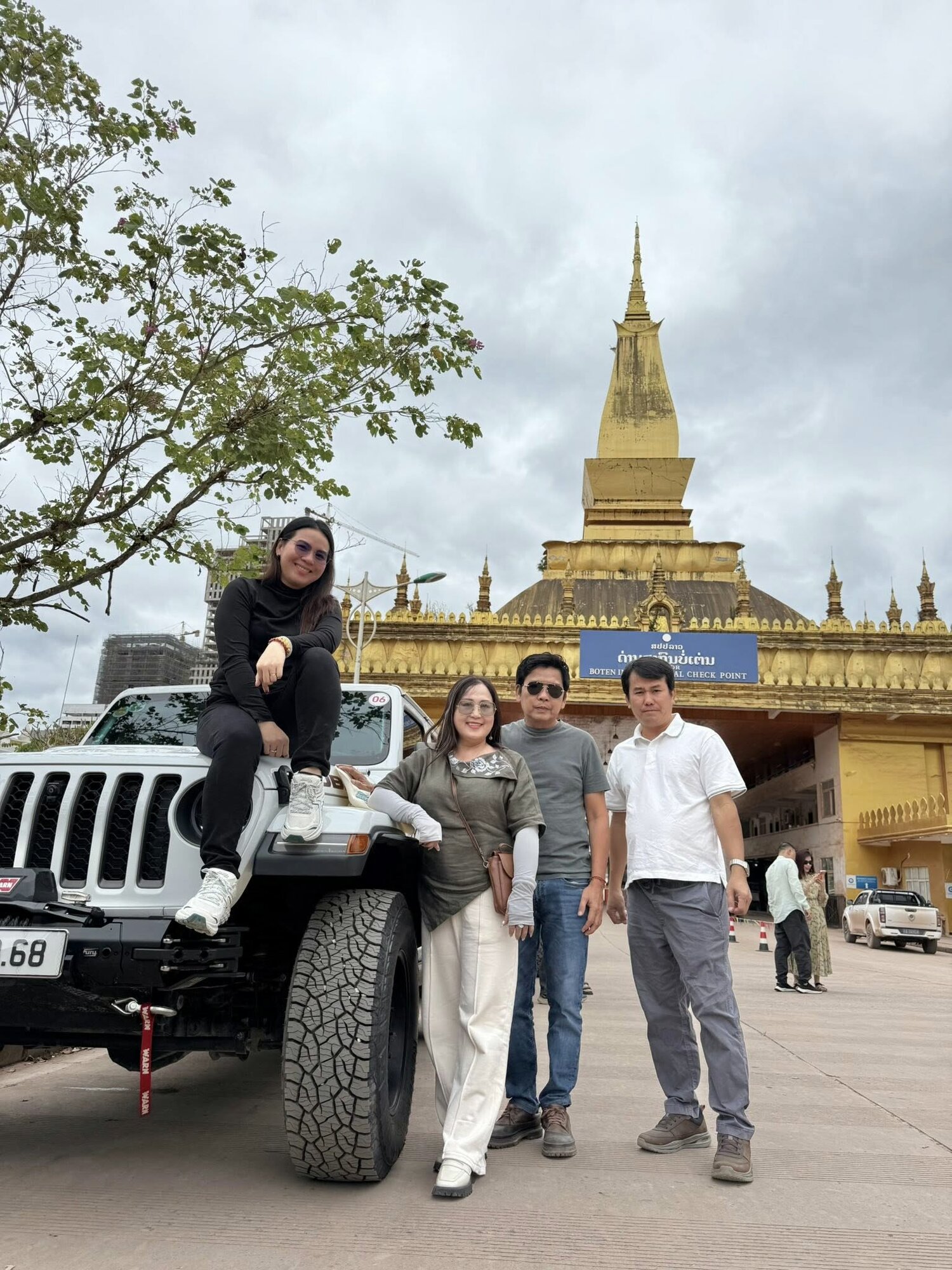 Jeep Everest Adventure anh-2.jpg