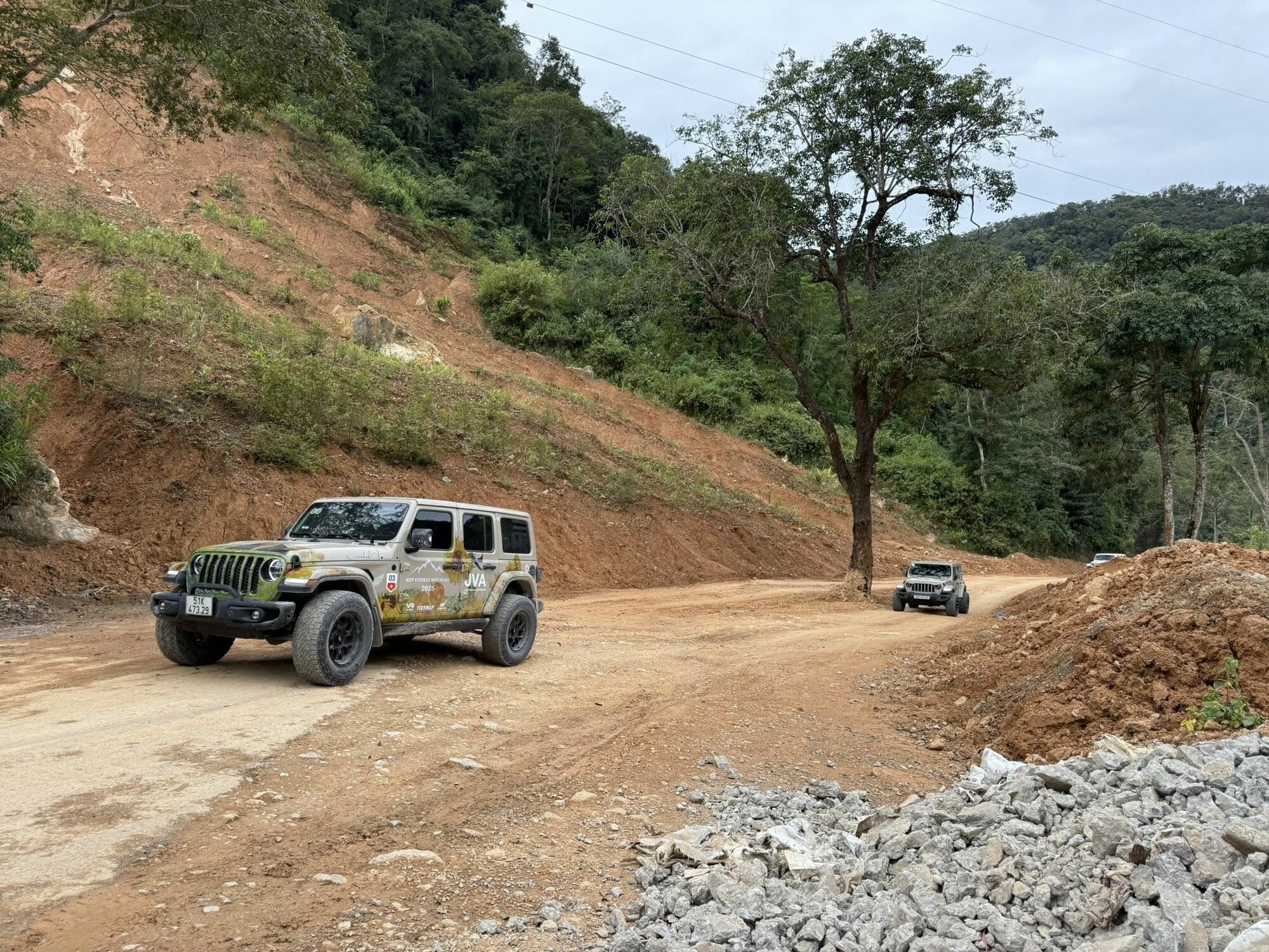 Jeep Everest Adventure anh-4.jpg