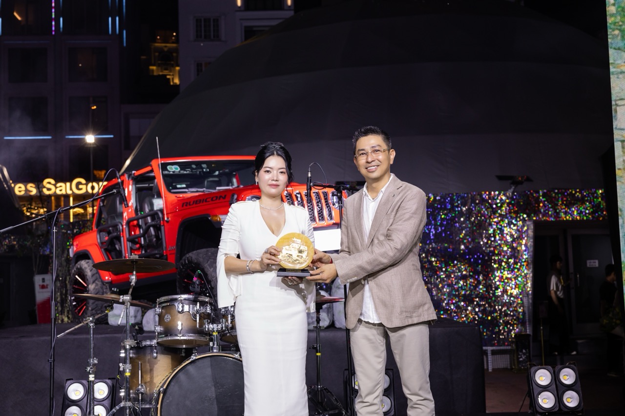 Jeep-Gustav-Klimt-anh-1.jpeg