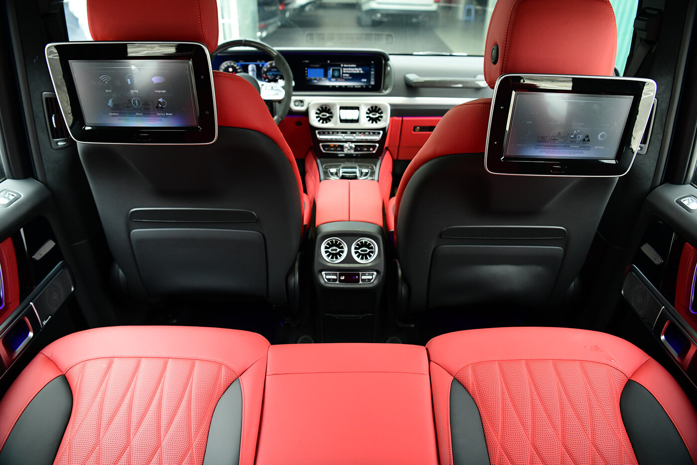khoang-hanh-khach-Mercedes-Benz-AMG-G-63-model-2021-(18).jpg