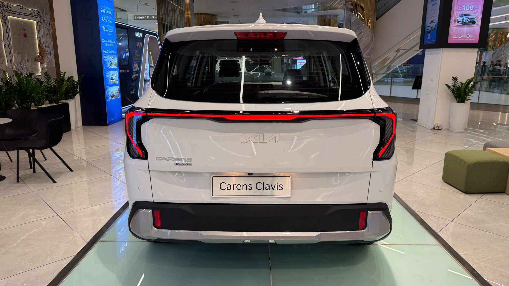 Kia-Carens-Clavis (10).jpg