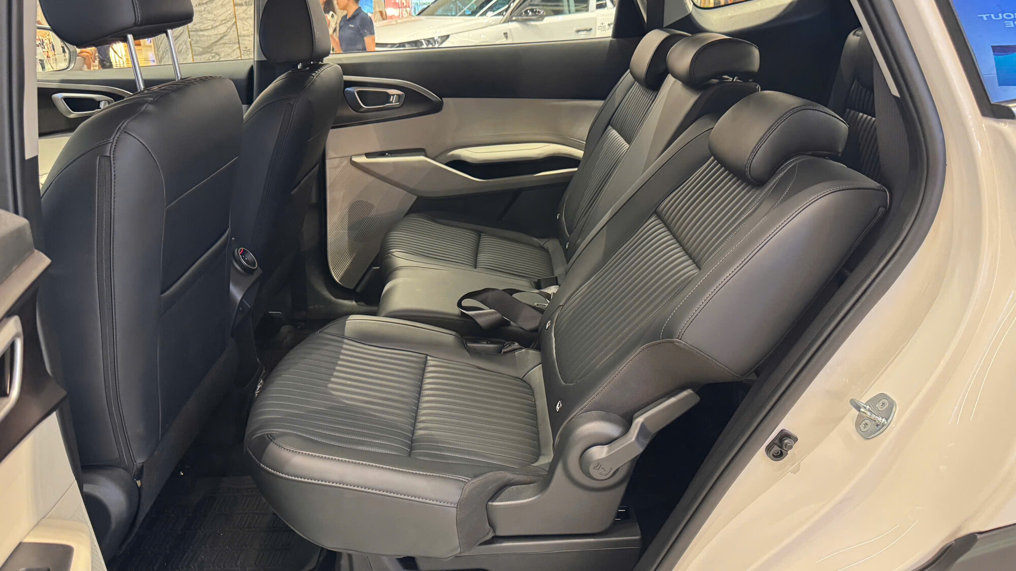 Kia-Carens-Clavis (13).jpg
