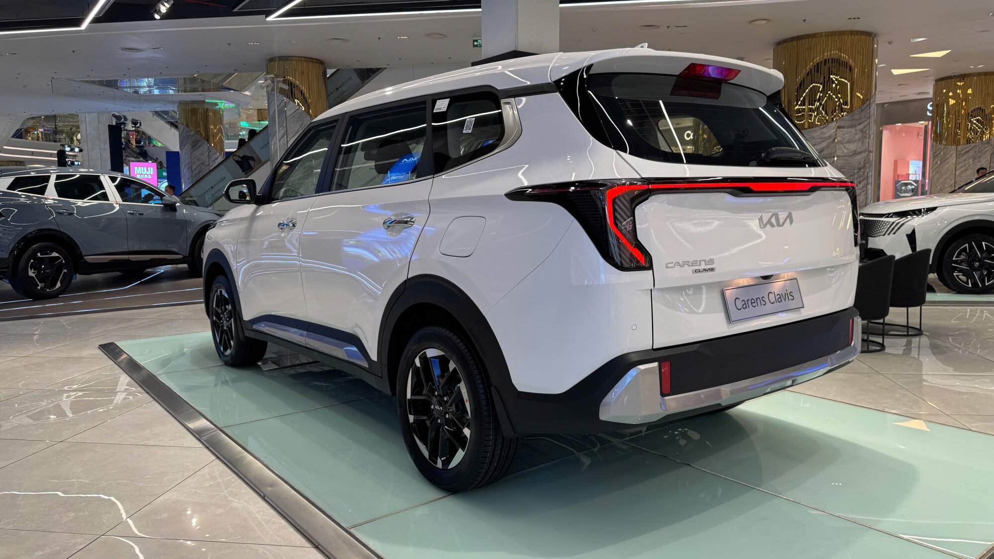 Kia-Carens-Clavis (2).jpg