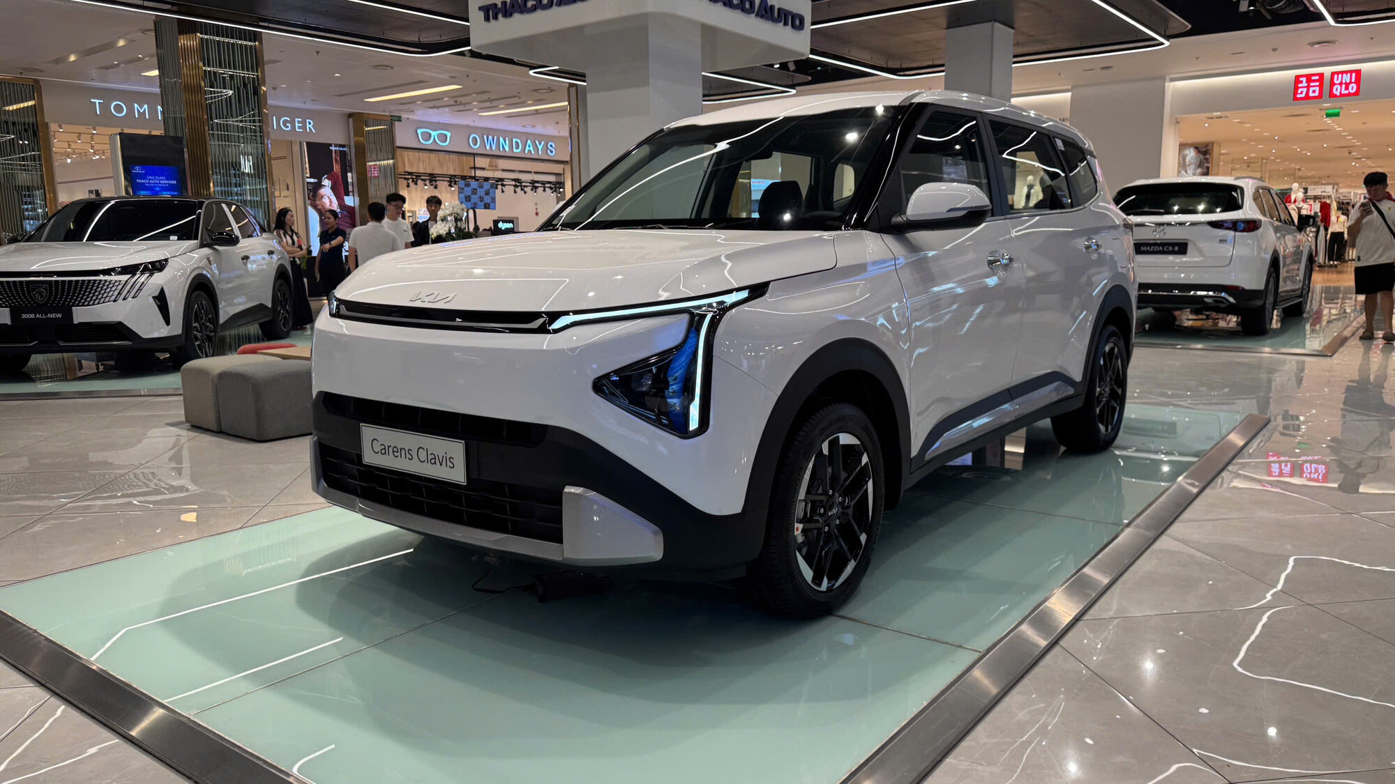 Kia-Carens-Clavis (8).jpg