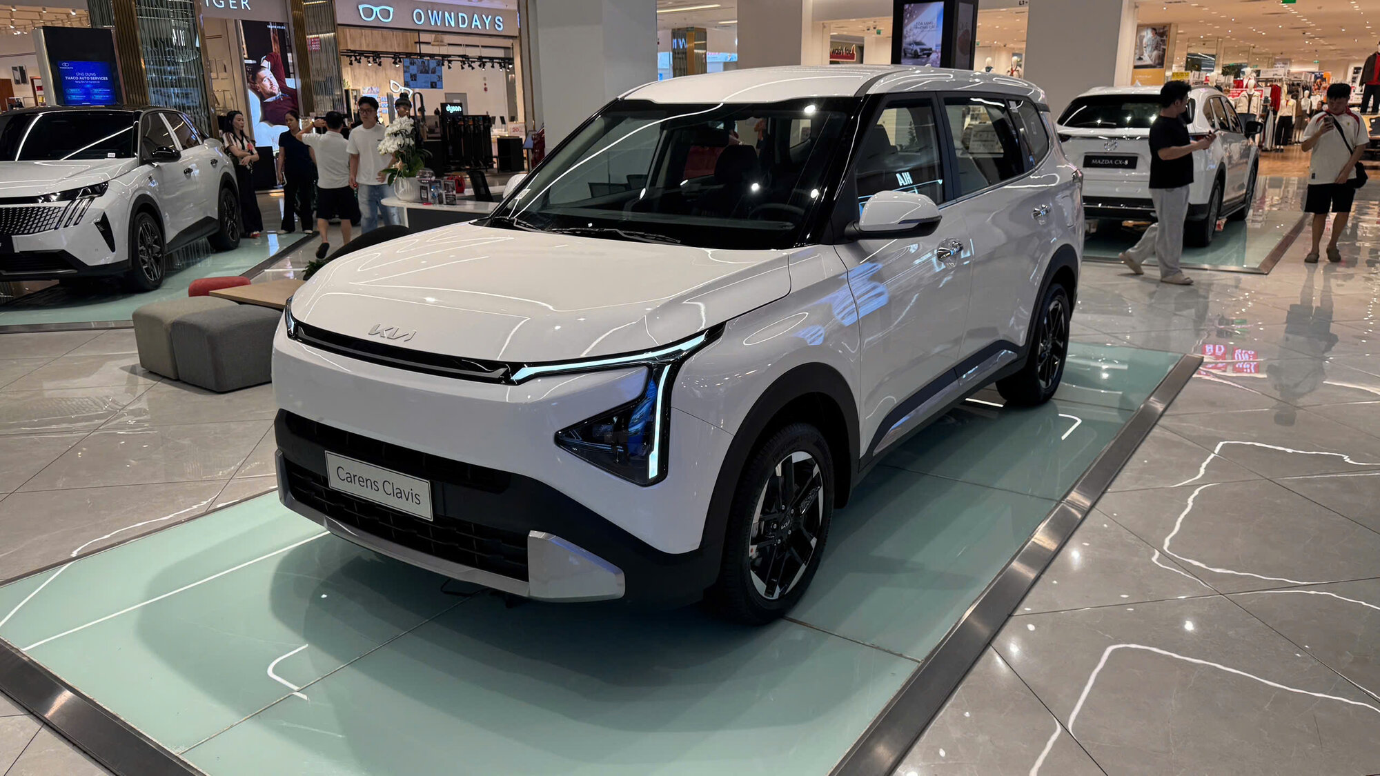 Kia-Carens-Clavis (9).jpg