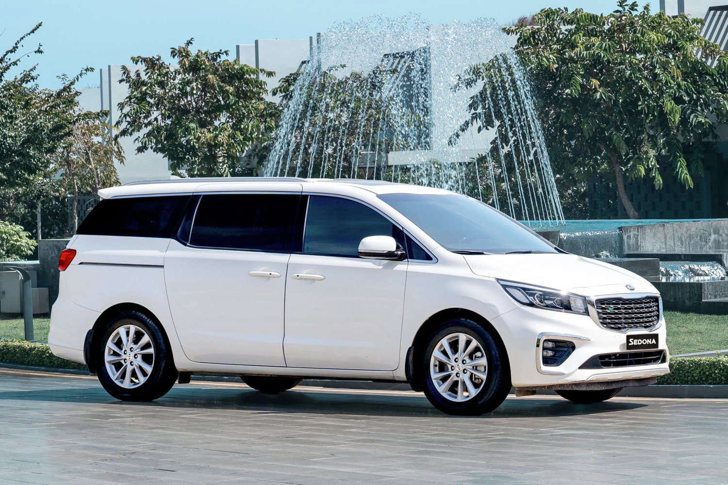 kia-nhieu-uu-dai-sorento-giam-gia-cerato-gia-tu-499-trieu-anh-_3.JPG