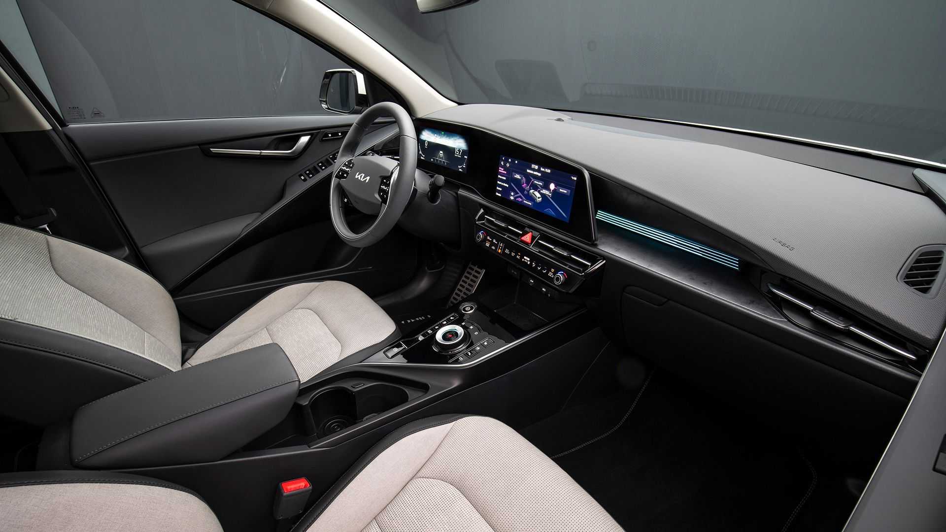 Kia Niro (10).jpg