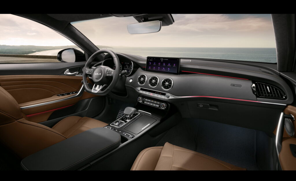 KIA Stinger (3).jpg