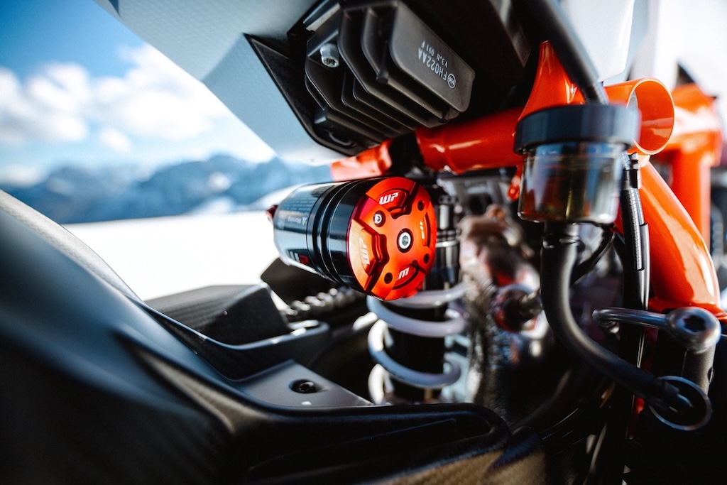 ktm-1390-super-duke-anh-4.jpg