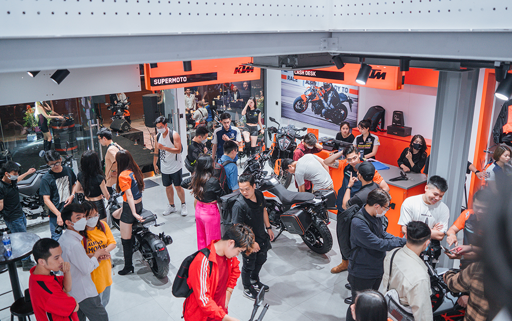 KTM-Husqvarna-khai-truong-showroom-anh-14.jpg