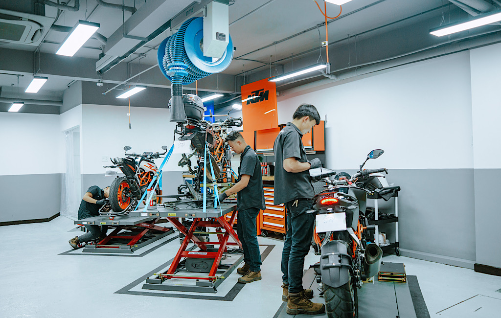 KTM-Husqvarna-khai-truong-showroom-anh-15.jpeg