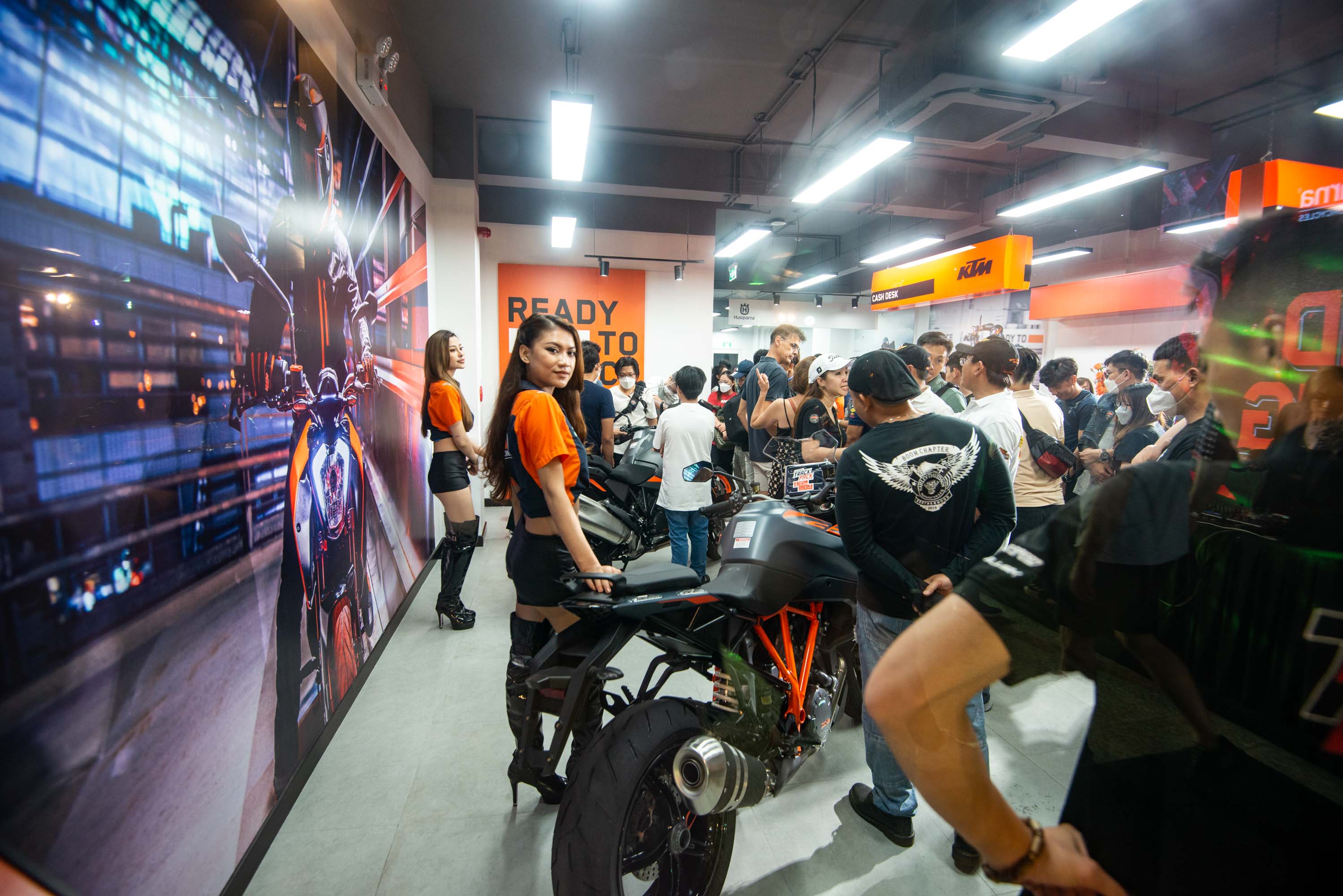 KTM-Husqvarna-khai-truong-showroom-anh-9.jpg