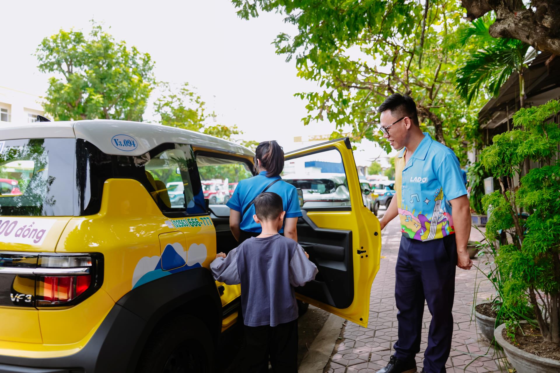Lado Taxi và Xanh SM anh - 3.JPG