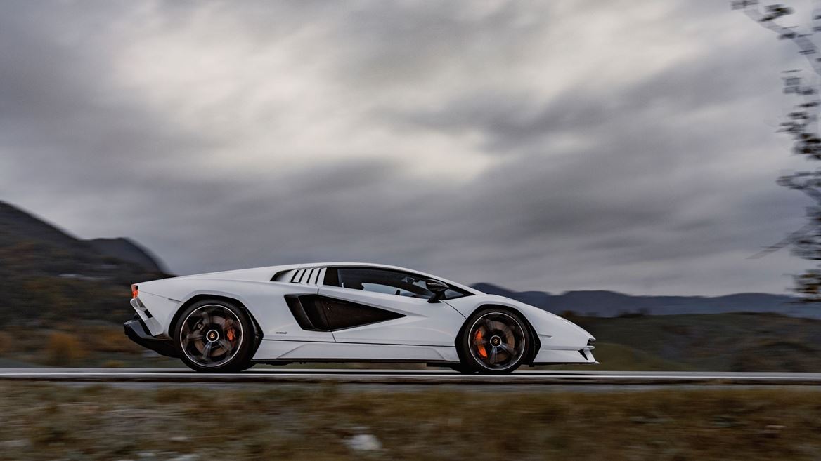 Lamborghini Countach LPI 800-4 (11).jpg