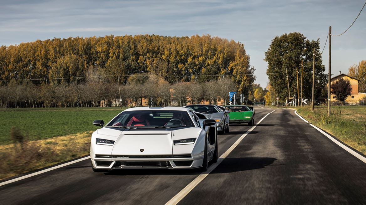 Lamborghini Countach LPI 800-4 (13).jpg