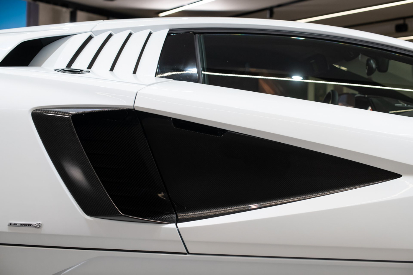Lamborghini Countach LPI 800-4 (15).JPG