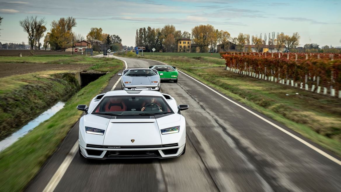 Lamborghini Countach LPI 800-4 (15).jpg