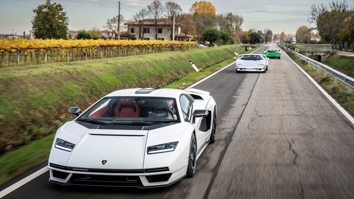 Lamborghini Countach LPI 800-4 (16).jpg