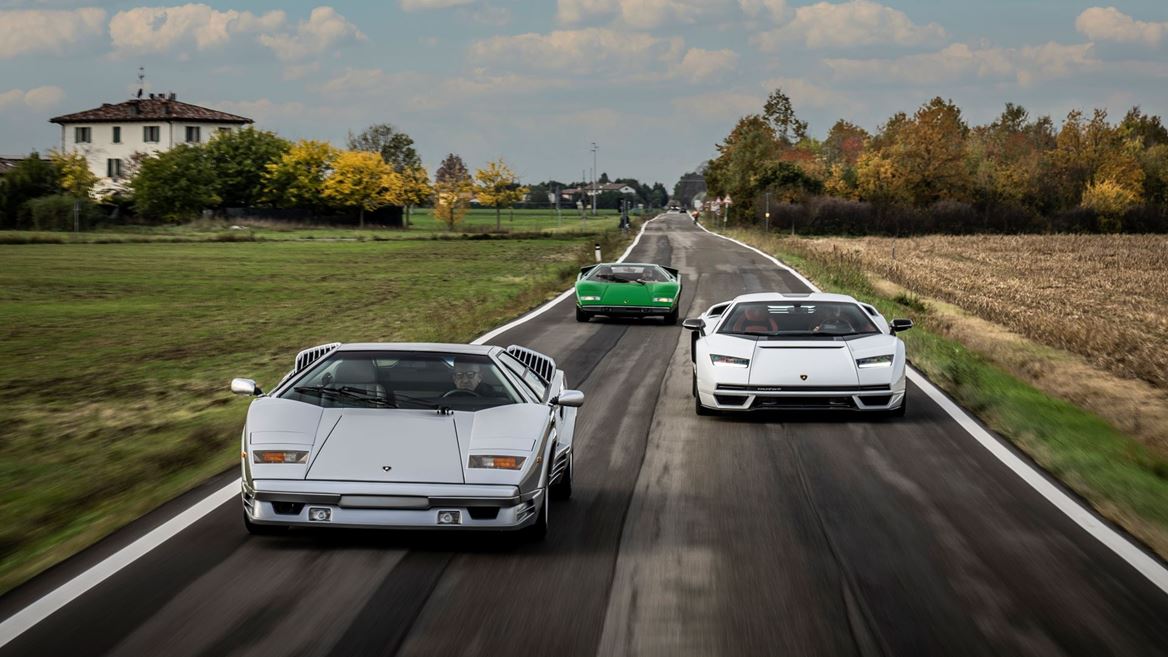 Lamborghini Countach LPI 800-4 (17).jpg