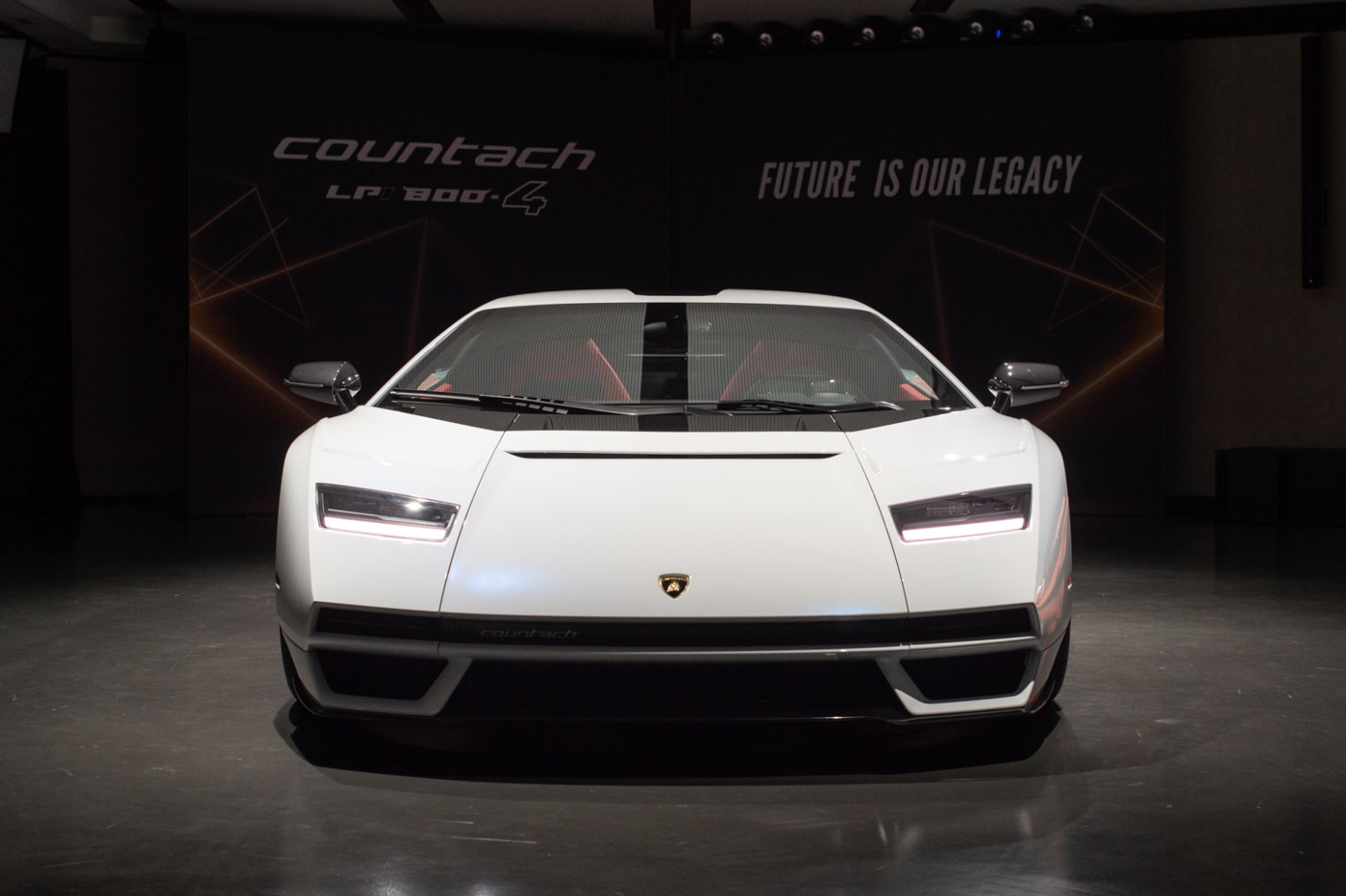 Lamborghini Countach LPI 800-4 (18).JPG