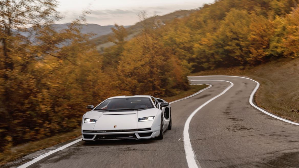 Lamborghini Countach LPI 800-4 (19).jpg