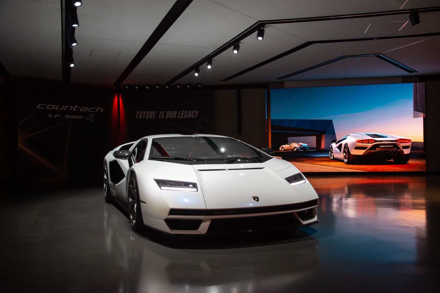 Lamborghini Countach LPI 800-4 (20).JPG