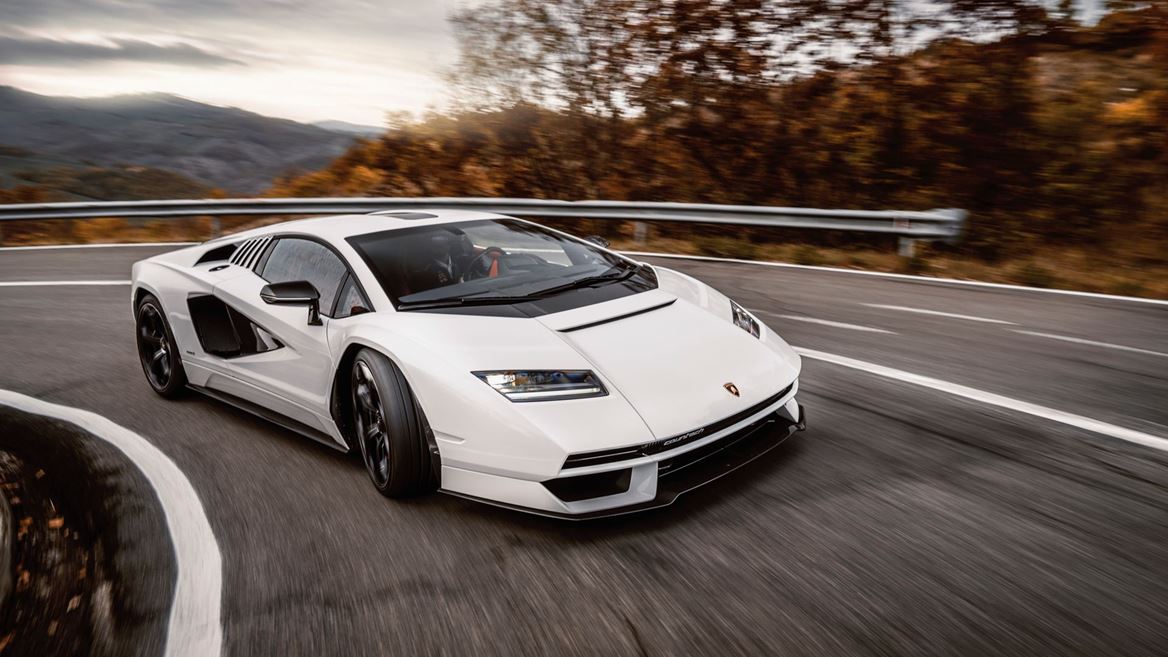 Lamborghini Countach LPI 800-4 (20).jpg