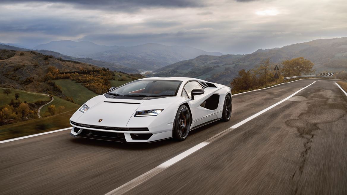 Lamborghini Countach LPI 800-4 (8).jpg