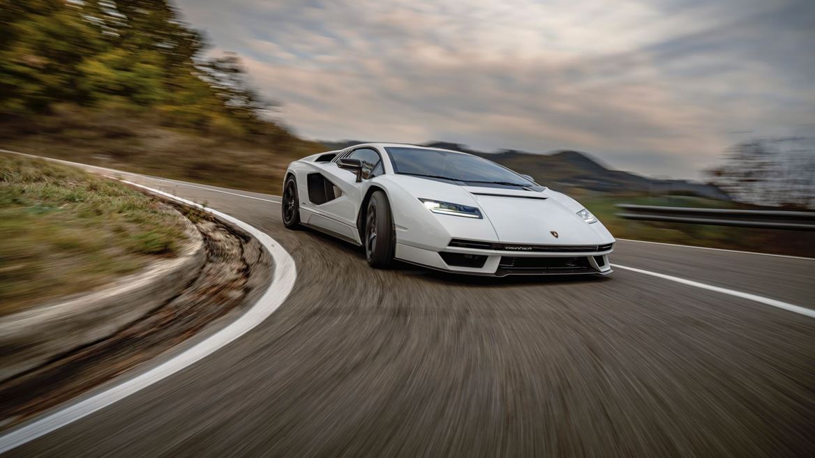 Lamborghini Countach LPI 800-4 (9).jpg