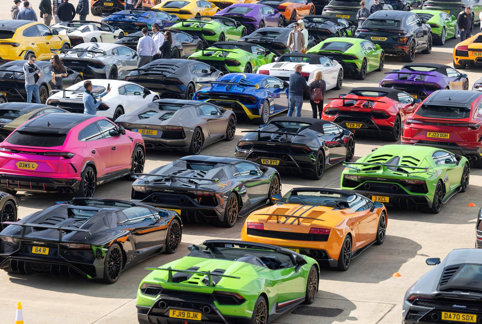 lamborghini-day-uk-at-silverstone-circuit-066.jpg