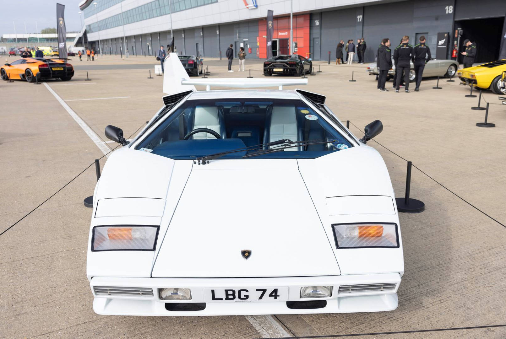 lamborghini-day-uk-at-silverstone-circuit-09.jpg