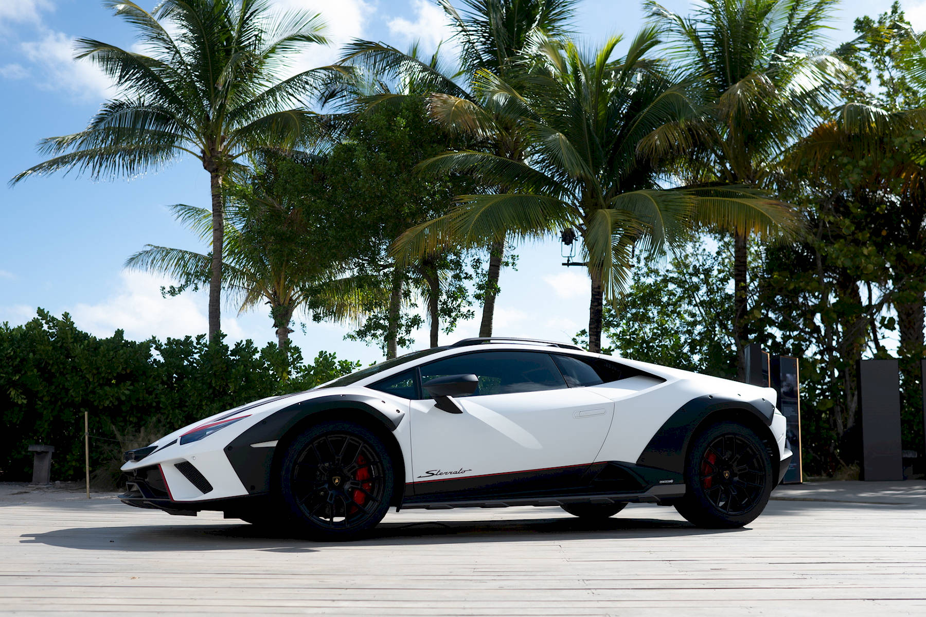 Lamborghini-Huracan-Sterrato-Art-Basel-Miami-2.jpg