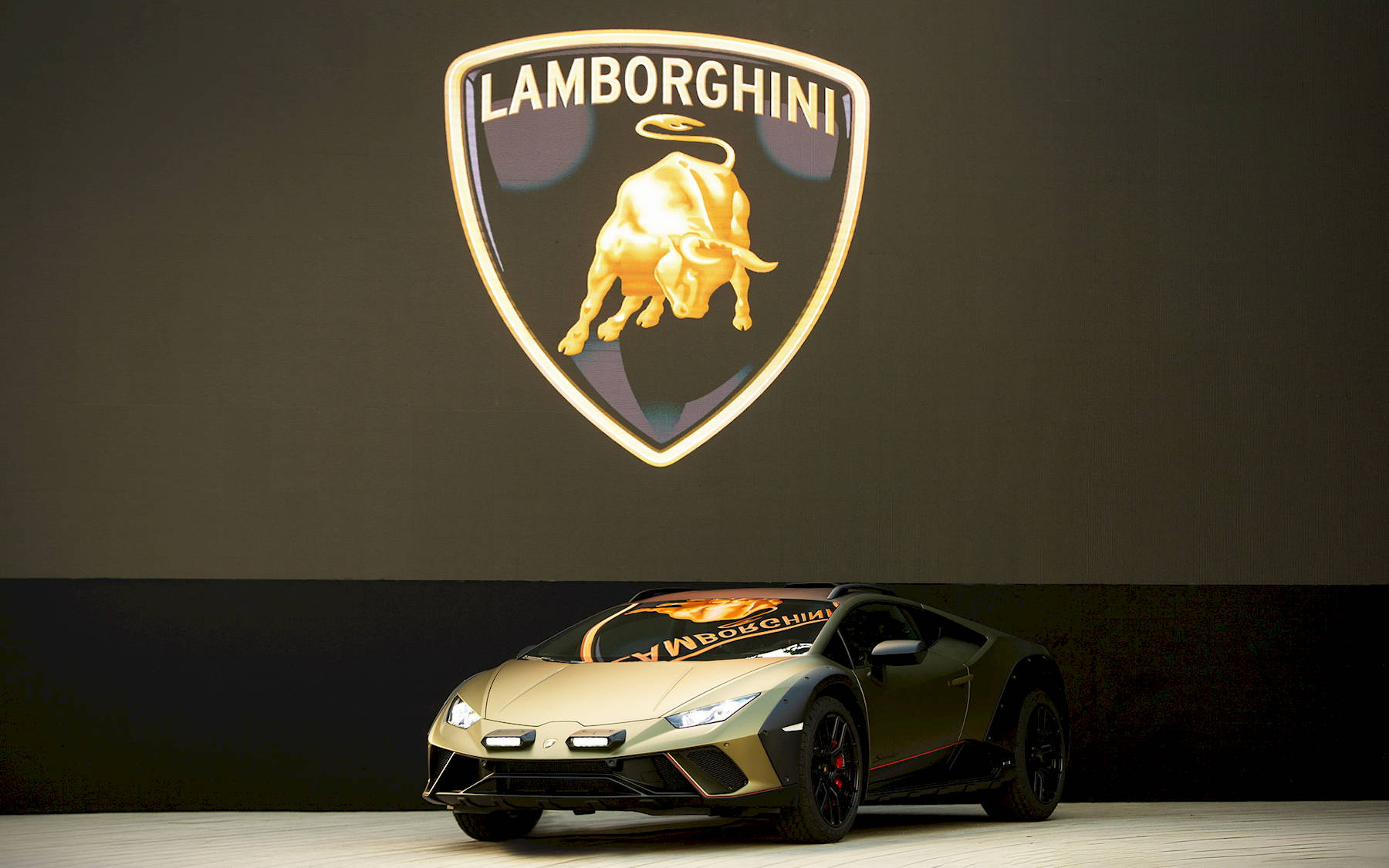 Lamborghini-Huracan-Sterrato-Art-Basel-Miami-8.jpg