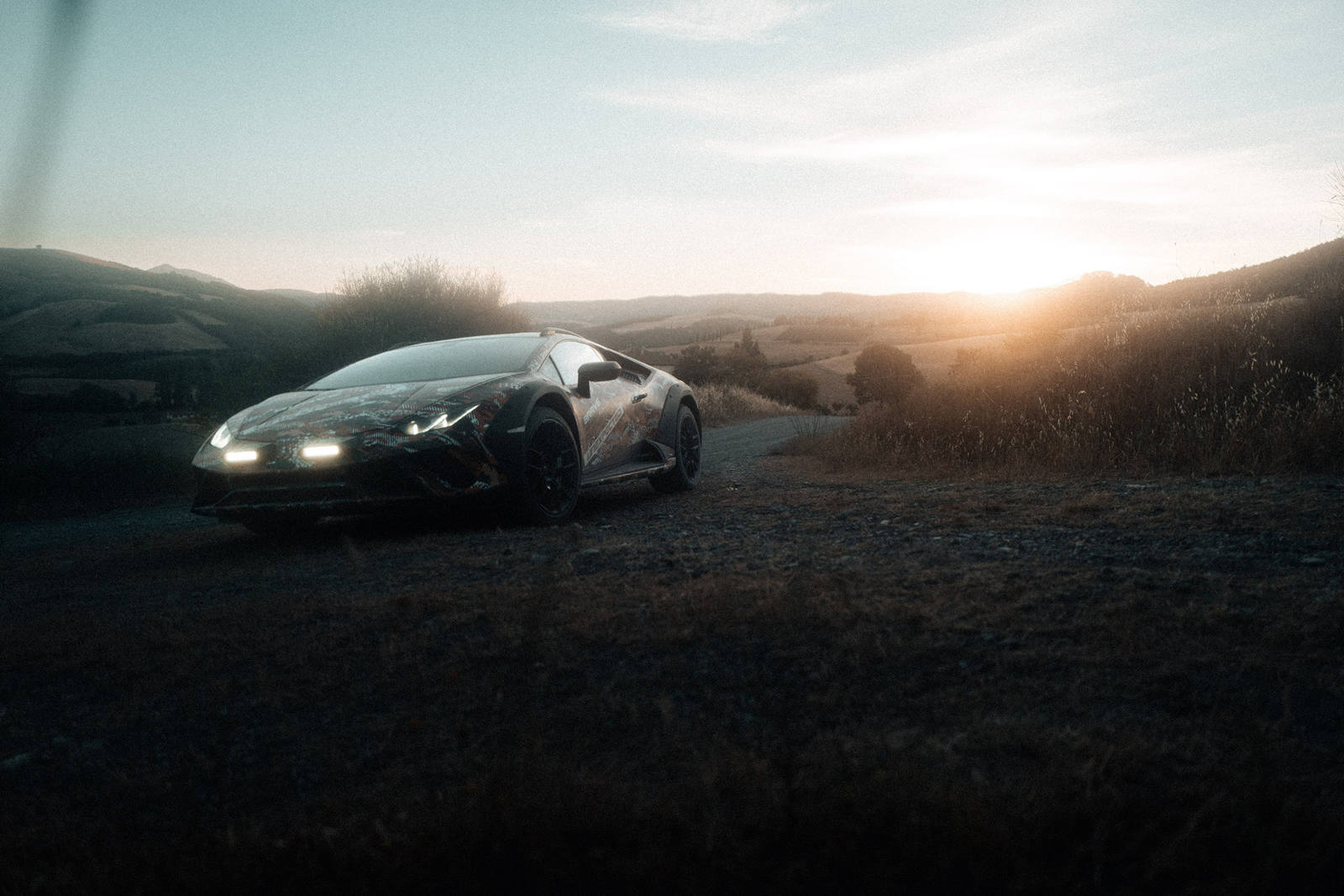Lamborghini-Huracan-Sterrato-teaser-3.jpg
