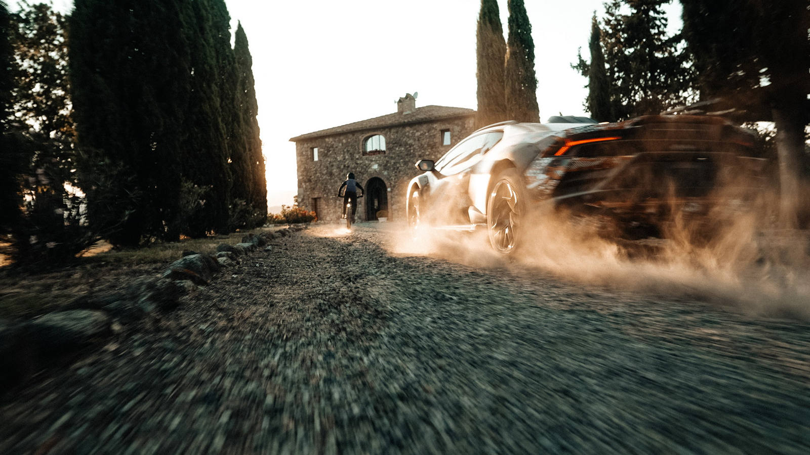 Lamborghini-Huracan-Sterrato-teaser-4.jpg