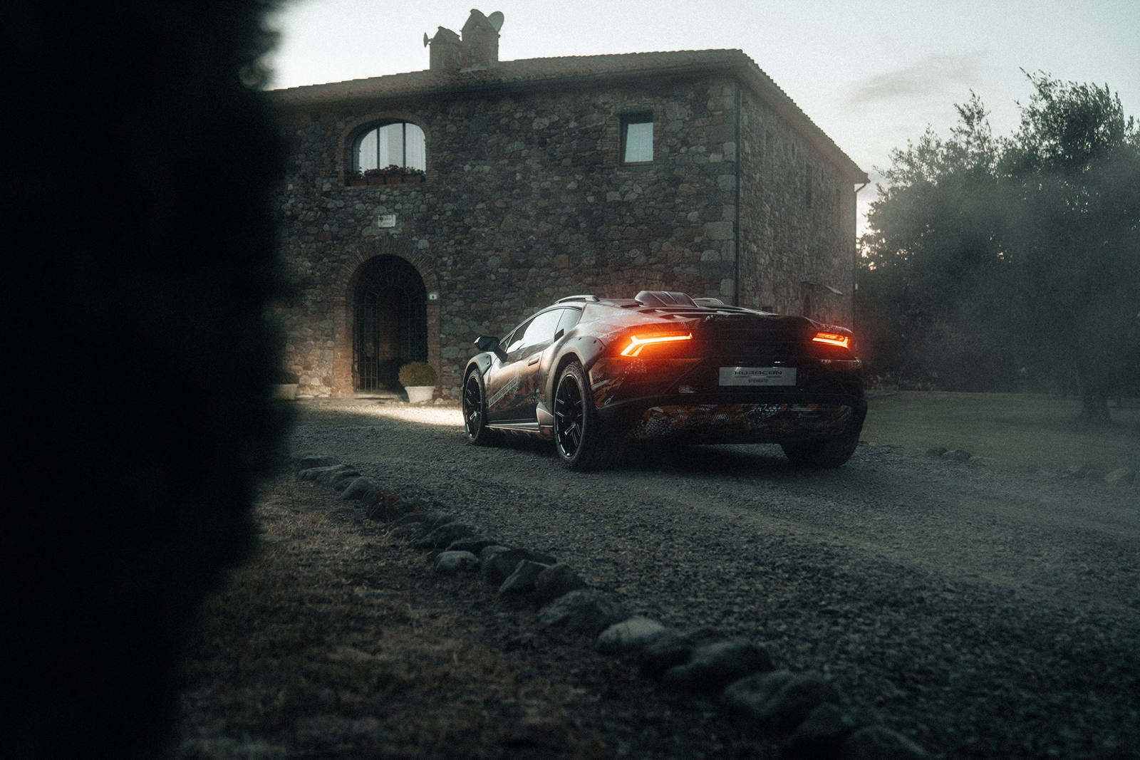 Lamborghini-Huracan-Sterrato-teaser-5.jpg