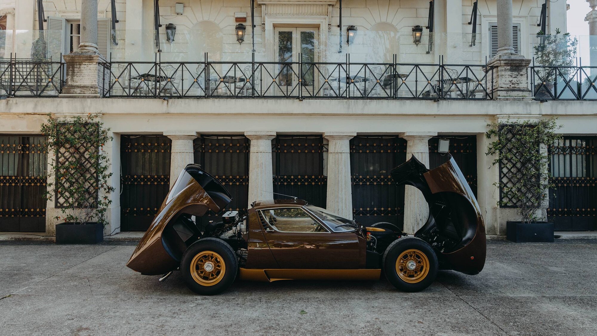 Lamborghini Miura SV-anh-10.jpg