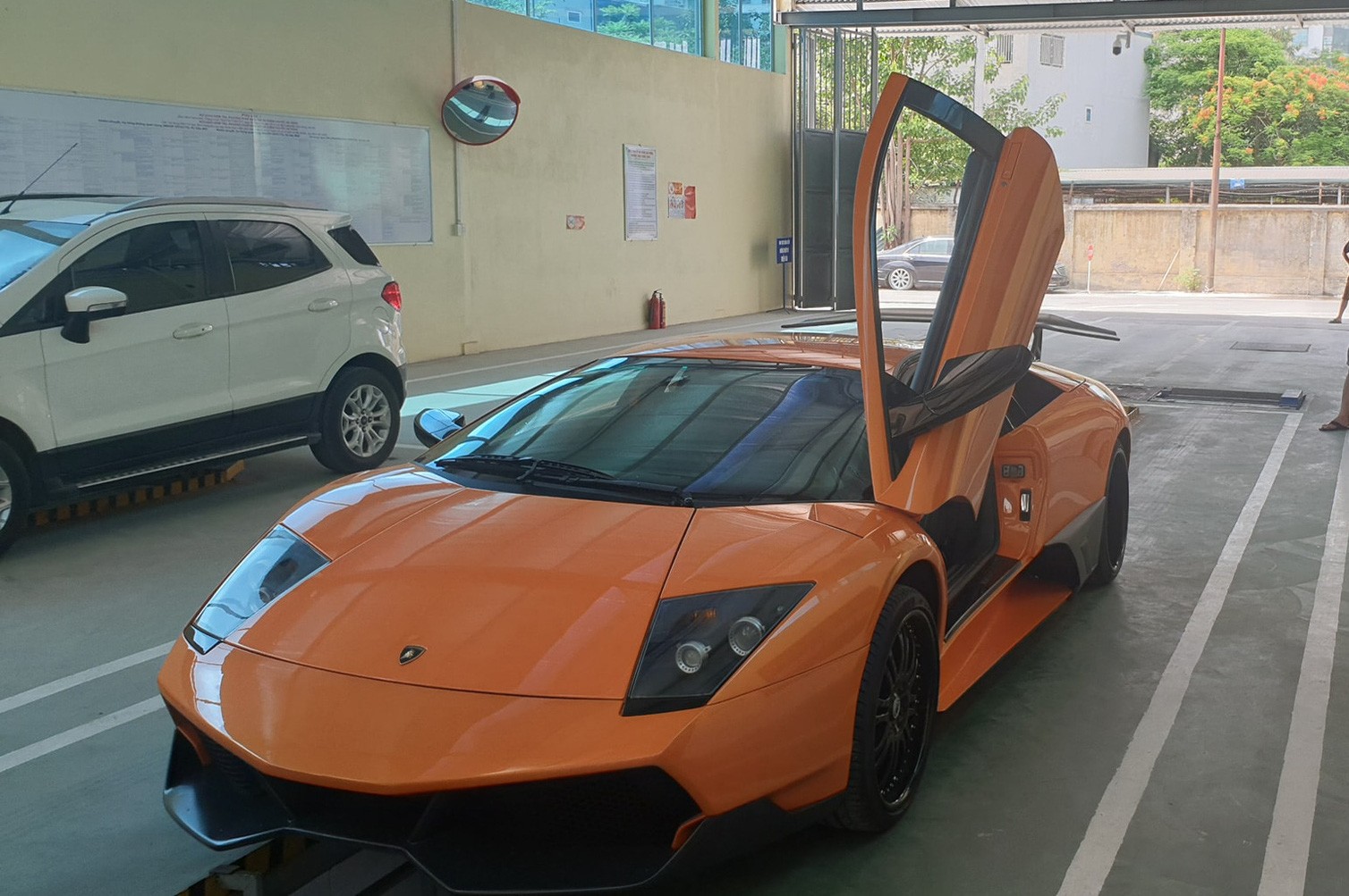 Lamborghini Murcielago2.jpg